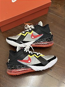 LEBRON 18 LOW SPACE JAM “Sylvester x Tweety”