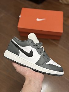 AIR JORDAN 1 LOW (Branco/preto/cinza)