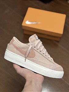 NIKE BLAZER LOW PLATFORM “Rose Whisper”