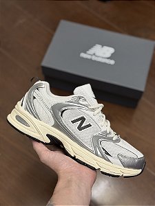 NEW BALANCE 530 (branco/prata/preto)