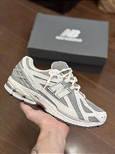 NEW BALANCE 1906R (cinza claro)