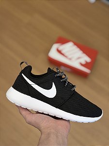 NIKE ROSHE ONE (black/white)