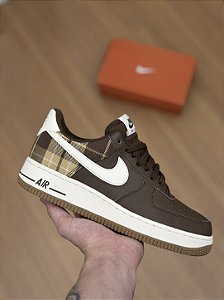 NIKE AIR FORCE 1 LX “Brown Plaid”