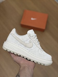 NIKE AIR FORCE 1 LUXE