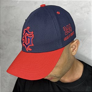 BONÉ GRAU E CORTE 244 - AZUL MARINHO ABA VERMELHA