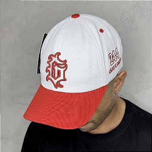 BONÉ GRAU E CORTE 244 - BRANCO COM VERMELHO