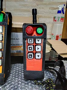 CAPA PARA CONTROLE REMOTO INDUSTRIAL FABRICADO EM COURO LEGITIMO ACOMPANHA 1 ALÇAS REMOVÍVEIS.