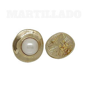 Brinco de Pressão MADRI Martillado: Elegância Irregular em Meia Pérola