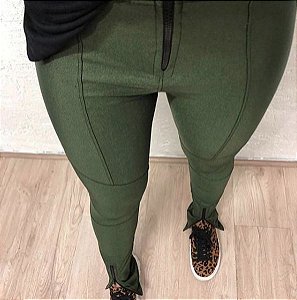 calça skinny verde