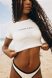 BABY TEE MENOS E PAZ