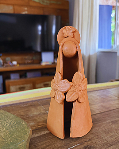 Escultura em Cerâmica Santa Flores