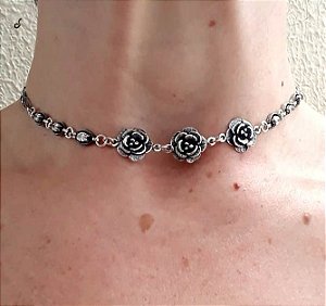 COLAR CHOKER DE PRATA ROSINHAS ESSENCE NAVETES