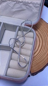 Brinco Argola Infinito Fio Redondo 6,0 cm em Prata