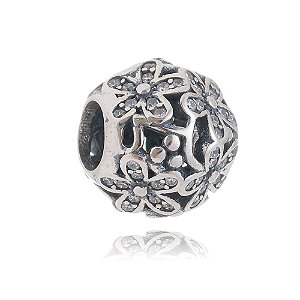 Berloque De Prata Margarida Com Micro Zircônias – Joia em Prata 925 de Qualidade