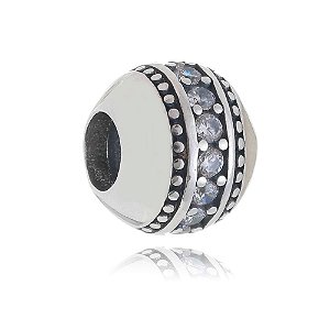 Berloque De Prata Com Micro Zircônias Cristal – Joia em Prata 925 de Qualidade