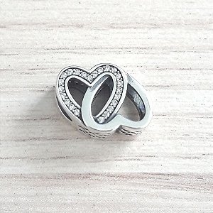 Berloque De Prata Corações Entrelaçados Com Micro Zircônias – Joia em Prata 925 de Qualidade