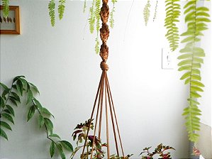 Suporte para plantas macramê com tingimento natural