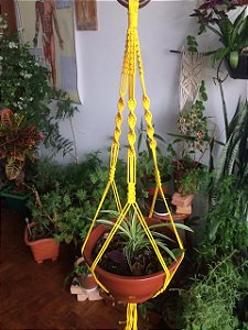Suporte para plantas macramê com tingimento natural