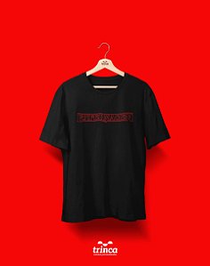 Camiseta Universitária - Stranger Things - Enfermagem - Basic