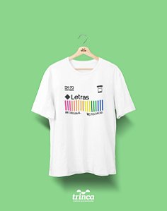 Camiseta Universitária - Letras - Polaroid - Basic - Estampamos a melhor  fase da sua vida! | Trinca Camisas