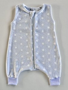 Saco de Dormir Infantil com Pezinho em Fleece Cor Azul Claro Estampas Poá Bolinhas Brancas Brilha no Escuro