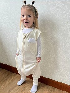 Saco de Dormir Infantil com Pezinho em Malha 100% Algodão Cor Off Liso Bordado Nuvem