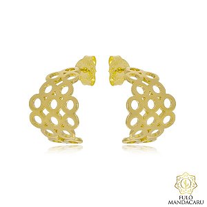 Brincos com furos vazados redondos