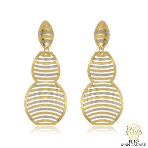 Brinco redondo tipo folha detalhes vazados e com aplique de ródio