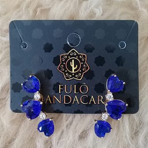 Brinco com 3 pedras de cristais modelo coração e zircônias