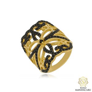Anel Floral com Pedras Pretas em Ouro – Semijoia Exclusiva Fulô Mandacaru