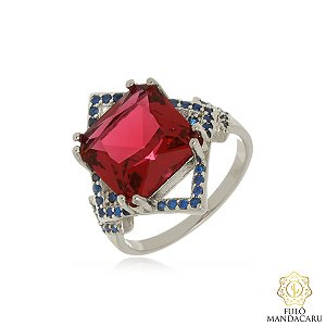 Anel Retangular com Pedra Vermelha e Detalhes em Pedras Azuis – Ródio Branco | Fulô Mandacaru