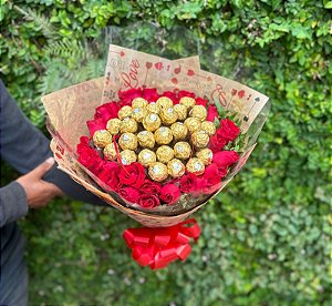 Buquê de Ferrero e Rosas Vermelhas