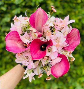 Buquê de Noiva com Calas Rosas