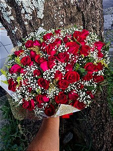 Buquê de 50 Rosas Coloridas ou Vermelhas