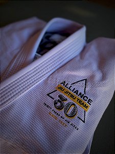 KIMONO ALLIANCE BRANCO 30 ANOS