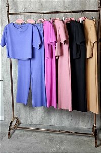 Conjunto Blusa Manga Curta e Calça