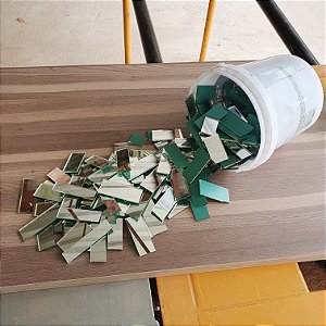 Baldinho retalhos de espelho para artesanato 2,600 kg (tamanhos variados)