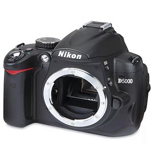 Câmera Nikon D5000 Com Grip - Seminovo