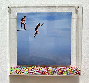 Quadro em Acrílico com azulejo Piscina de Bolinhas