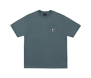 Camiseta Disturb Heritage Pocket T-Shirt in Greyish Blue