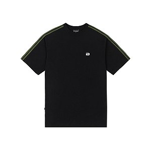 Camiseta DIsturb D Stripes T Shirt in Black
