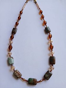 Colar Serpentina Pedra Natural com Cristais