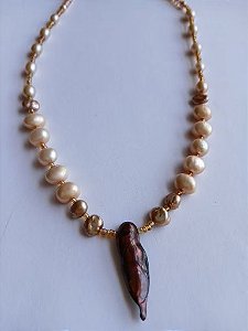 Colar Pérola Naturais com Pingente gota de Madrepérola