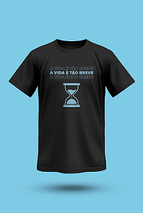CAMISETA: A VIDA É TÃO BREVE