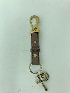 Chaveiro couro proteção marrom Medalha e Cruz São Bento (7690)