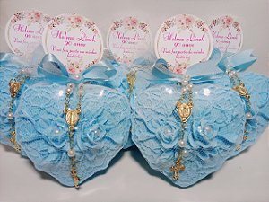 Lembrança 90 Anos Personalizada: Sabonete Coração Renda Flores com Terço