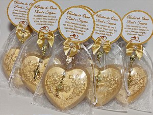 Lembrancinha Festa Bodas de Ouro: Sabonete Coração com Mini Terço