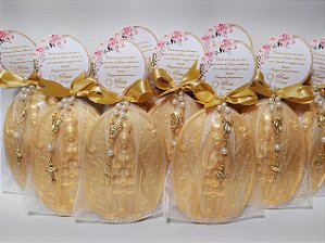 Lembrancinha de Aniversário 70 Anos: Sabonete Nossa Senhora com Mini Terço