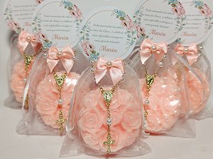 Lembrancinha 80 Anos: Sabonete Provence Rosas com Mini Terço