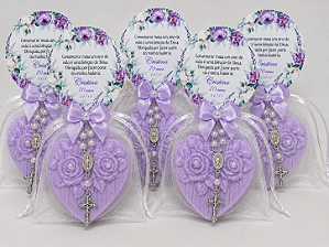 Lembrancinha Personalizada: Sabonete Coração Ramo de Rosas com Mini Terço